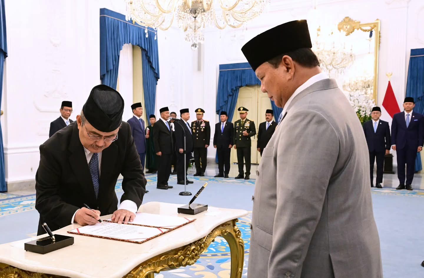 Presiden Prabowo Lantik Komisi Percepatan Reformasi Polri di Istana; Jimly Asshiddiqie Ketua