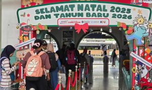 KAI Hadirkan Livery Tematik dan Ornamen Stasiun, Meriahkan Libur Natal 2025 dan Tahun Baru 2026