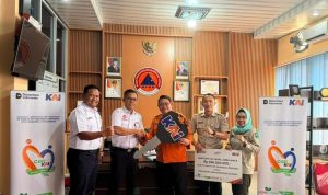 Kolaborasi Kondisi Darurat, KAI Divre III Palembang Salurkan CSR Mobil Ambulance Melalui BPBD Kabupaten Muara EnimKolaborasi Kondisi Darurat, KAI Divre III Palembang Salurkan CSR Mobil Ambulance Melalui BPBD Kabupaten Muara Enim