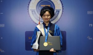 Perjalanan Kreatif Violetta Andani Berujung Manis di Wisuda ke-73 BINUS University