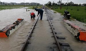 Luapan Air di Petak Jalan Cianjur – Cibeber Tidak Mengganggu Perjalanan KA Siliwangi