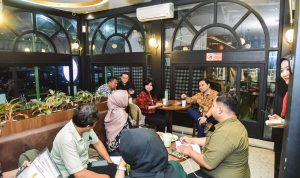 Direksi KAI Services Gelar Pertemuan Bersama Komunitas Pengguna KRL di Gambir