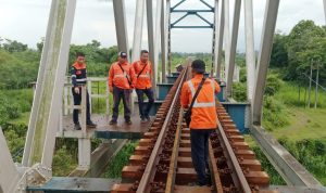 Guna Mitigasi Gangguan dan Pasca Pencurian Prasarana, Daop 7 Madiun Intensifkan Pemeriksaan Jalur Kereta Api