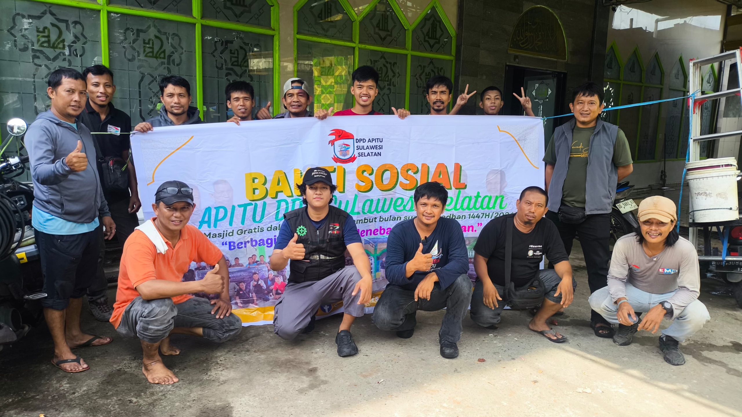 DPC ASOSIASI (APITU ) MAKASSAR GELAR BAKSOS CUCI AC MASJID GRATIS MENYAMBUT BULAN PUASA