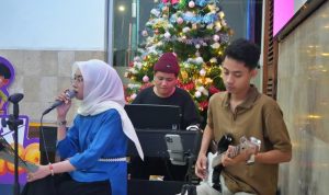 Libur Nataru Makin Berkesan, KAI Daop 7 Madiun Hadirkan Live Music di Stasiun Madiun