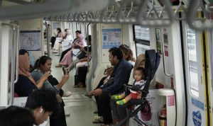 Liburan Nataru Naik LRT Jabodebek? Yuk Pahami Ketentuan Tarif Anak