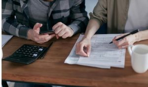 Mengatur Keuangan Rumah Tangga di Tengah Harga Kebutuhan yang Terus Naik