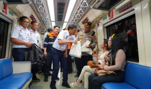 Dirut KAI Tinjau Kesiapan Operasional LRT Jabodebek pada Malam Pergantian Tahun