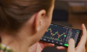 Harga Emas (XAU/USD) 16 Februari 2026 Stabil di .993, Pasar Tunggu Sinyal The Fed