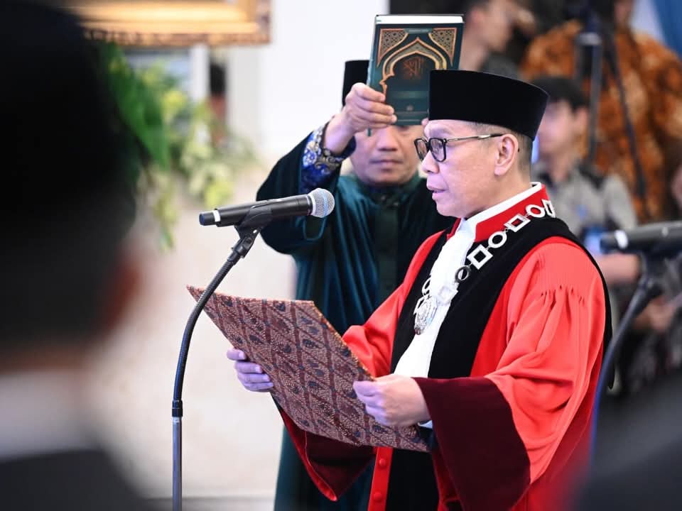 Presiden Prabowo Saksikan Pengucapan Sumpah Adies Kadir sebagai Hakim Konstitusi