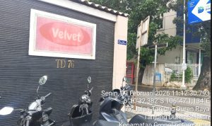 Gedung Velvet 76 Mengunakan Trotoar Untuk Parkir Dan Taman Warga Diduga Tampa Izin Dishub Jakarta Barat Tutup Mata !!
