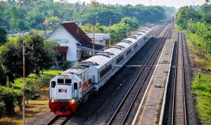 KA Harina Tertemper Mobil di Jalur KA antara Stasiun Brumbung – Alastua, KAI Imbau Masyarakat Lebih Peduli Keselamatan
