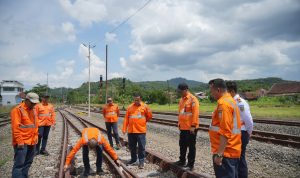 KAI Daop 2 Bandung Pastikan Keselamatan Perjalanan dan Pelayanan Penumpang Terjamin dengan Baik