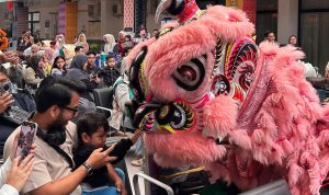 KAI Divre III Palembang Meriahkan Tahun Baru Imlek 2577 dengan Atraksi Barongsai dan Kejutan Spesial