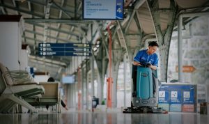 Ride On Scrubber, Si Kecil Andalan Resclean Buat Lantai Stasiun Bersih