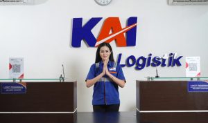 Rayakan Momen Hari Valentine, KAI Logistik Bagikan Cokelat Untuk Pelanggan