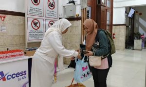 KAI Daop 9 Jember Sediakan Takjil dan Buka Puasa Gratis Bagi Penumpang serta Masyarakat