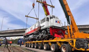 KAI Logistik Distribusikan 4 Lokomotif Hidrolik untuk Perkuat Kesiapan Operasional Angkutan Lebaran