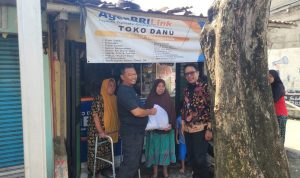 Sinergi Kebaikan: BRI Jakarta Kalimalang dan Agen BRILink Toko Danu Bagikan Sembako untuk Warga Duren Sawit