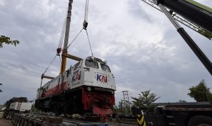 Sinergi Persiapan Angkutan Lebaran, KAI Logistik Kirim 12 Lokomotif ke Pulau Jawa