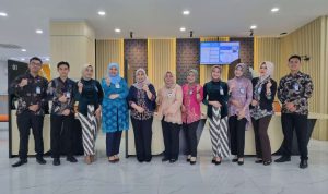 Peringati Hari Kartini, Frontliner BRI Branch Office Cut Mutiah Kenakan Pakaian Nasional