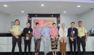 Peringati Hari Kartini, Frontliner BRI Branch Office Rawamangun Tampil Anggun Berkebaya