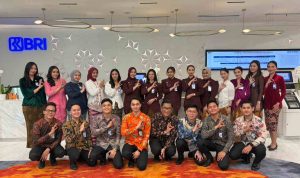 Peringati Hari Kartini, Frontliner BRI Kantor Cabang Khusus Tampil Beda dengan Pakaian Nasional