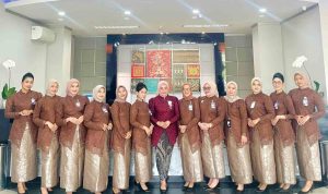 Peringati Hari Kartini, Pekerja BRI Branch Office Kalimalang Tampil Anggun dengan Busana Nasional