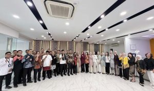 Peringati Hari Kartini, Pekerja BRI Branch Office Tanjung Priok Angkat Wastra Nusantara Lewat Pakaian Nasional