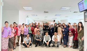 Peringati Hari Kartini, Pekerja Pria dan Wanita BRI Branch Office Segitiga Senen Kompak Kenakan Pakaian Nasional