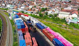 KAI Logistik Siap Tingkatkan Kapasitas Angkut Peti Kemas Ke Semarang KAI Logistik Siap Tingkatkan Kapasitas Angkut Peti Kemas Ke Semarang