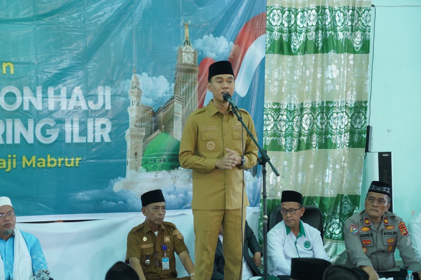 164 Calon Haji Kloter 10 Diberangkatkan, Bupati Pesan Kesiapan Fisik dan Kebersamaan